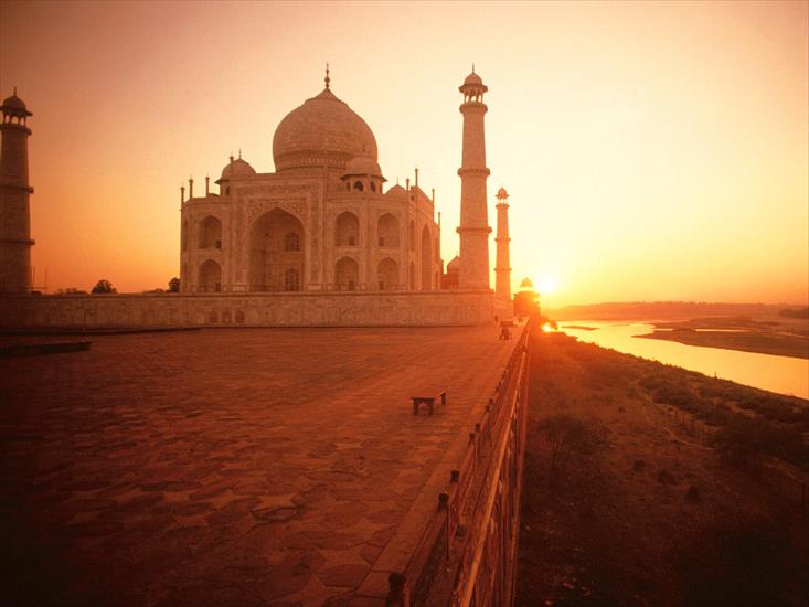 Sławne   miejsca - The Taj Mahal at Sunset, India.jpg
