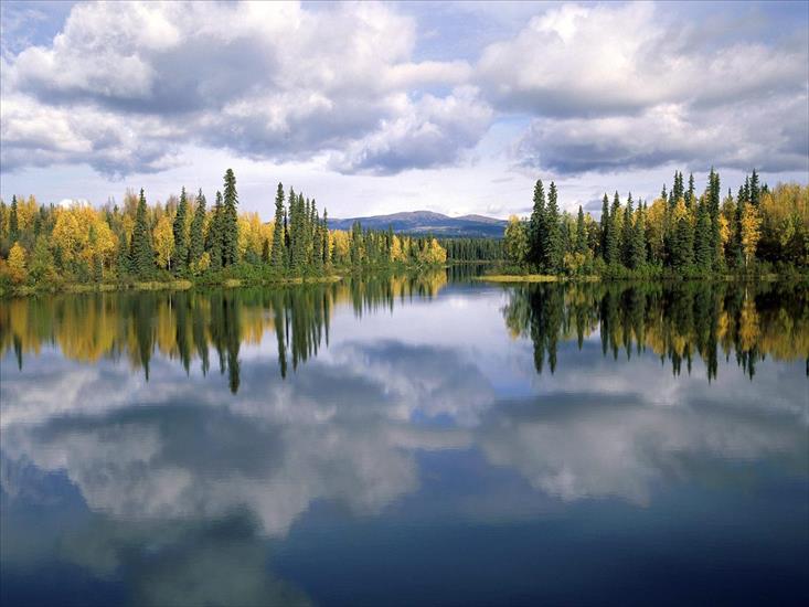 Canada - Wallpapers - Dragon Lake, Yukon, Canada.jpg