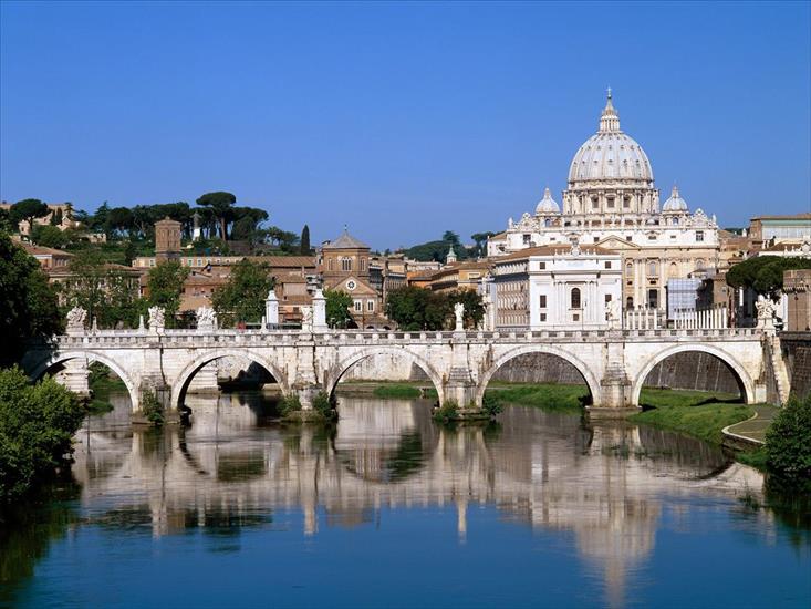 CUDA ARCHITEKTURY - The Vatican Seen Past the Tiber River, Rome, Italy.jpg
