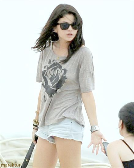 Selena Gomez - Selena Gomez 3.jpg