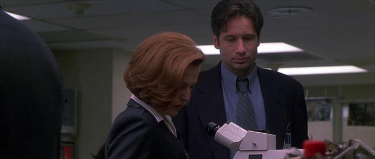 Screenshots - X-Files.Movie.1998.Screenshot 2.png