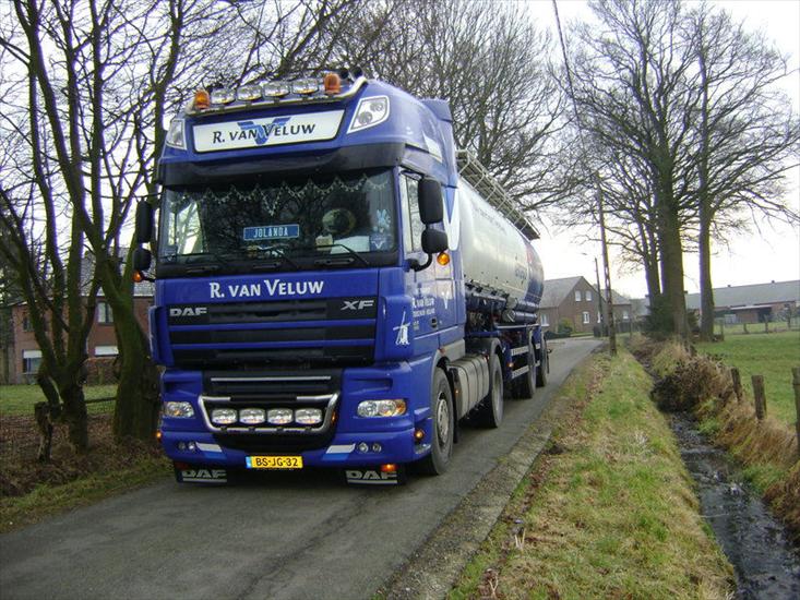 Ciężarówki foto - 08-R-van-Veluw-DAF-XF105-410.jpg