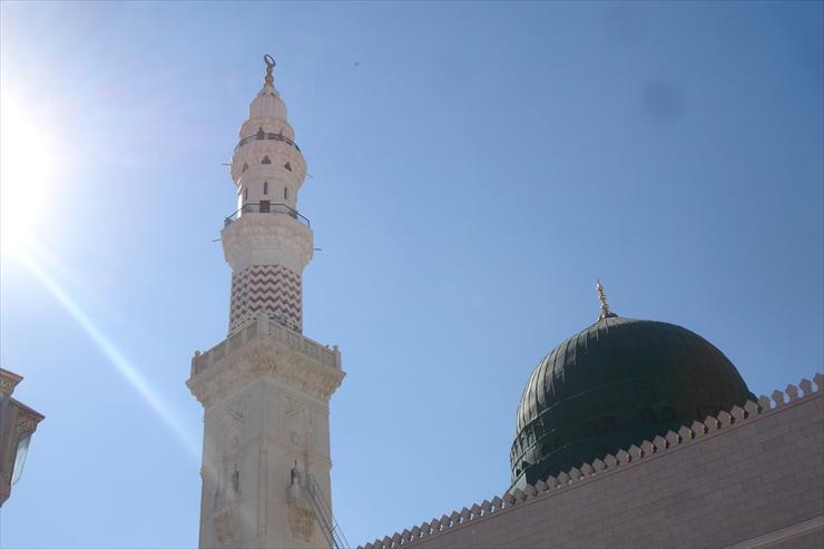 Architektura - Masjid Al Nabawi in Madinah - Saudi Arabia green dome.jpg