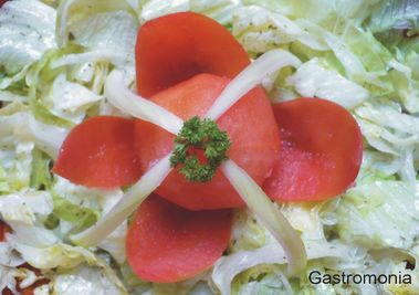 Dekoracje z warzyw - kwiat_z_pomidora1.jpg