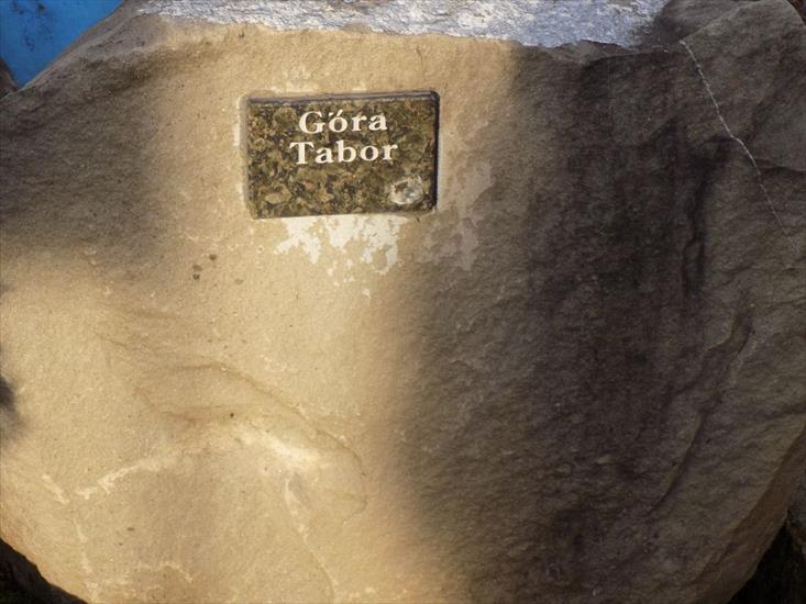 Kamienie przy kościele w Gromniku - DSCN4594.JPG
