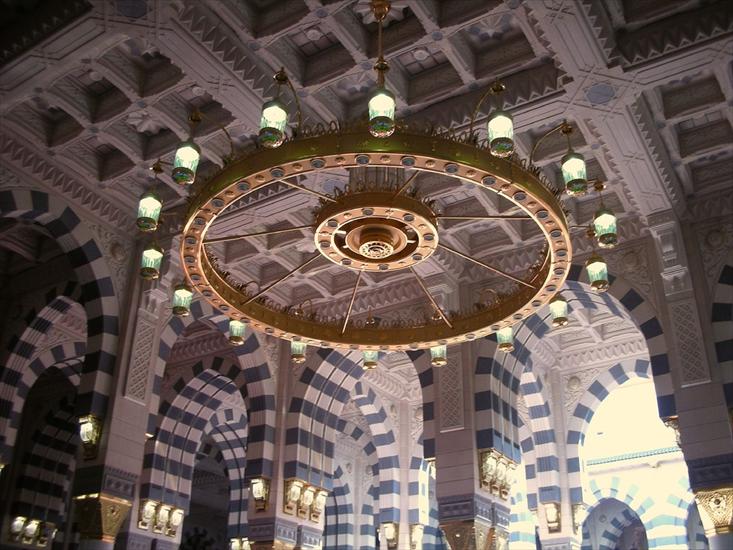 Architektura - Masjid Al Nabawi in Madinah - Saudi Arabia chandalier.jpg
