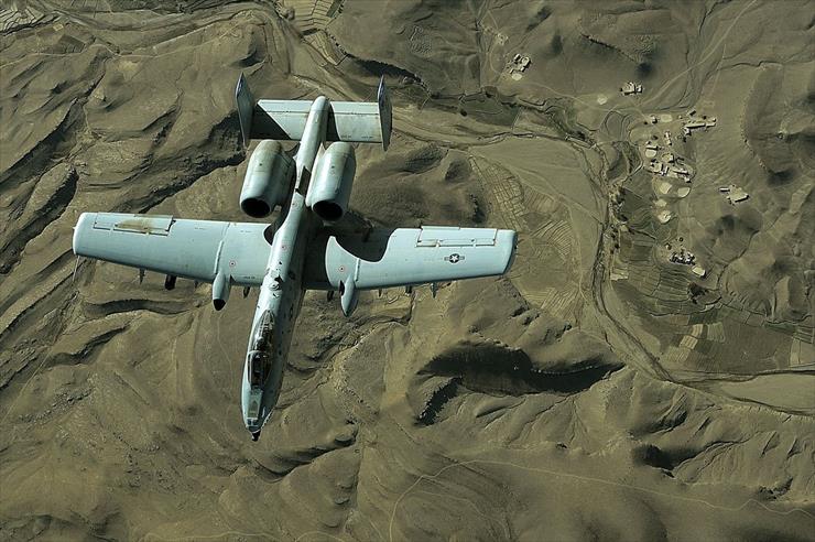 A-10 Thunderbolt II - amerykański samolot bliskiego wsparcia sił lądowych - A-10 Thunderbolt  w locie 5.JPG