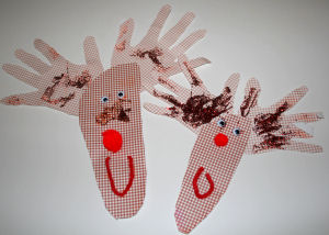 z odbicia dłoni - handprint_and_footprint_reindeer1.jpg
