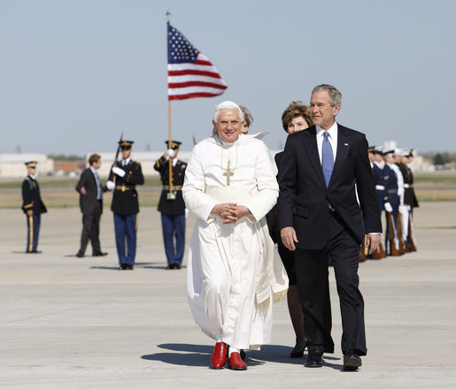 Benedykt  XVI - 20080415-Benedict_XVI_George_W._Bush1.jpg
